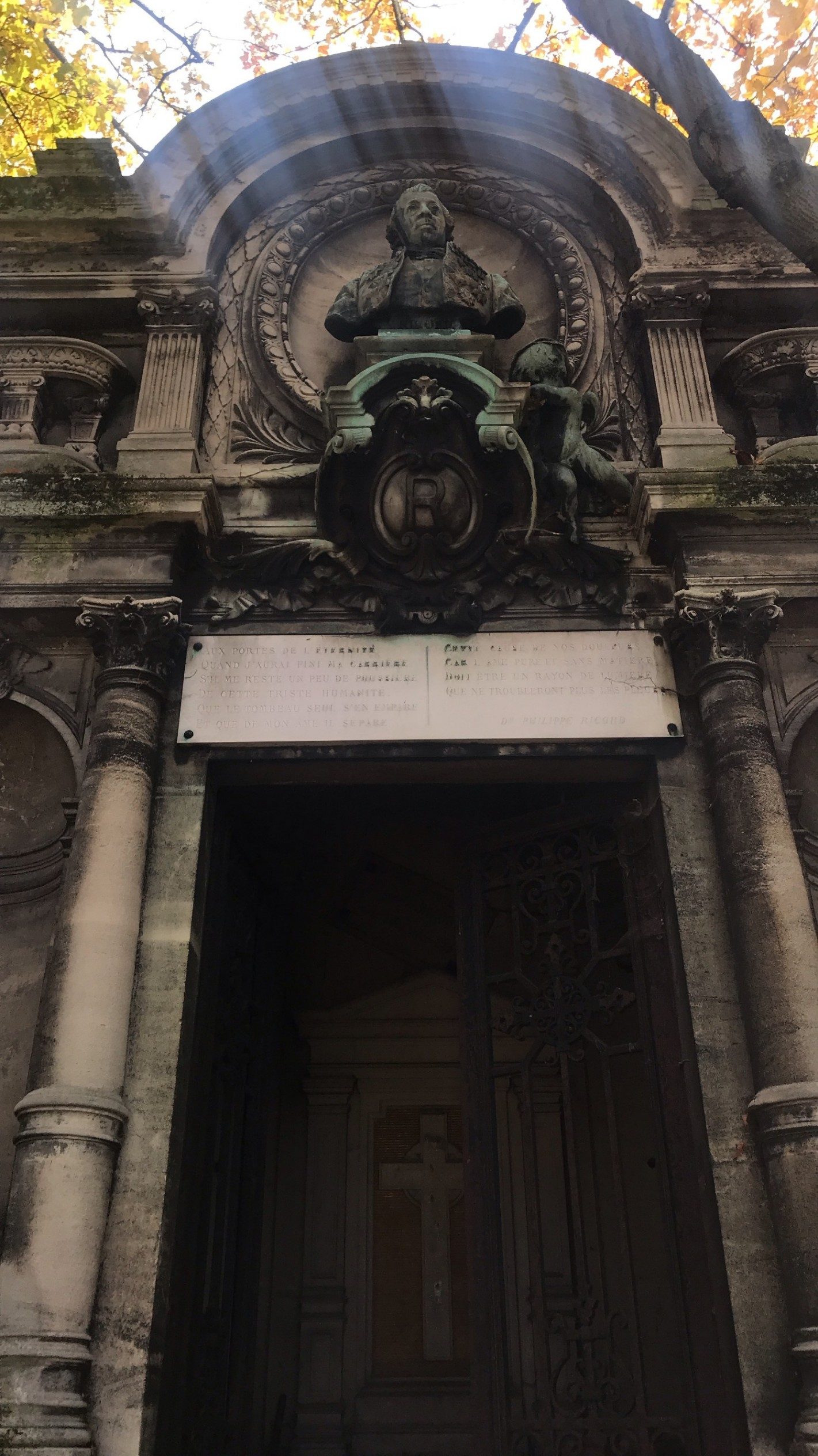 Philippe Ricord's tomb, Paris 3.JPG
